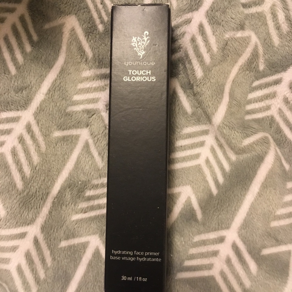Younique hydrating face primer